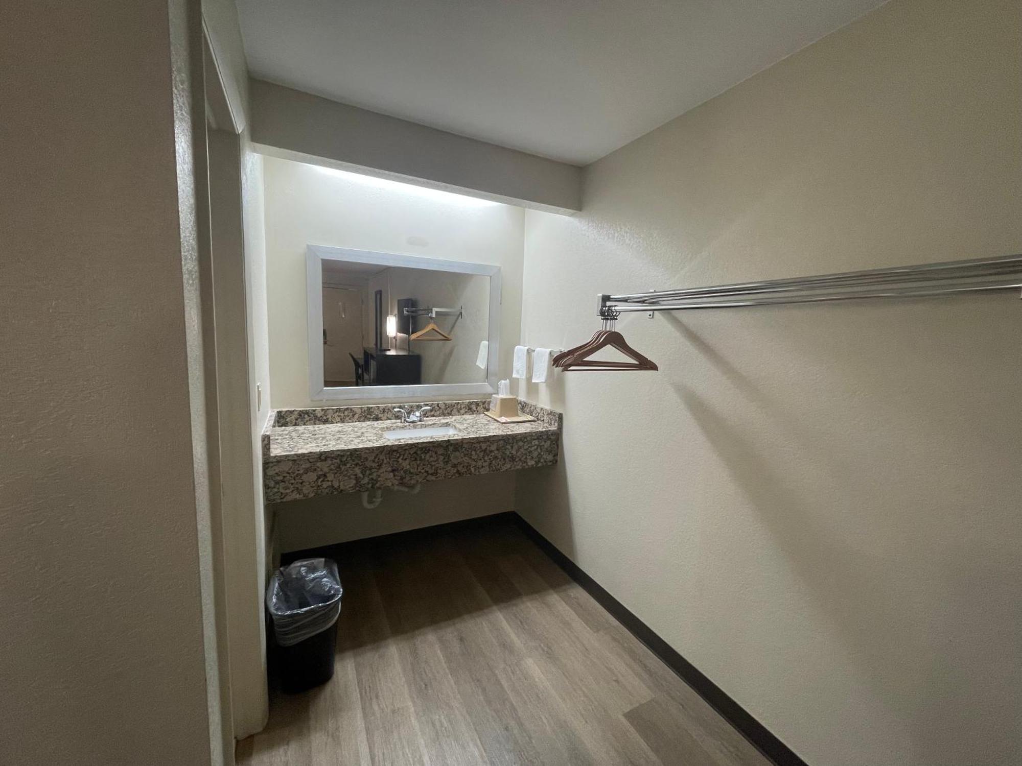 Royal Inn Motel 프레드릭스버그 외부 사진